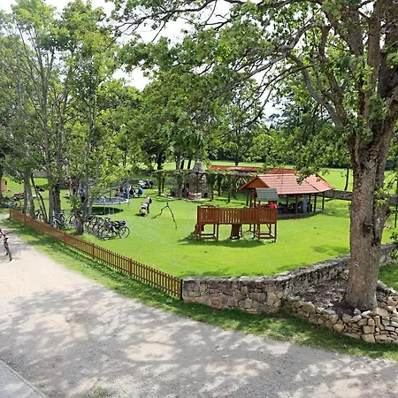 野牛牧场旅馆 Roznov